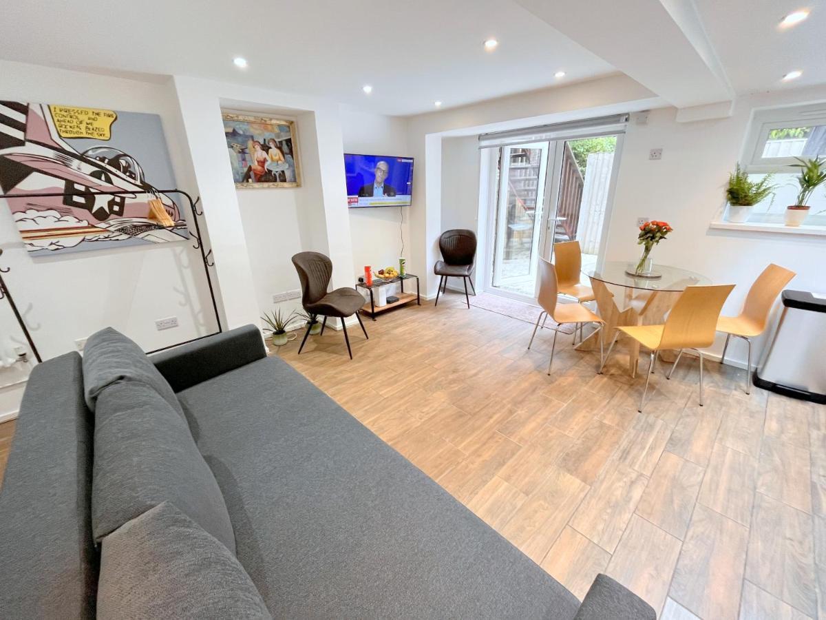 Two Bedroom Flat With Private Patio In Battersea Λονδίνο Εξωτερικό φωτογραφία