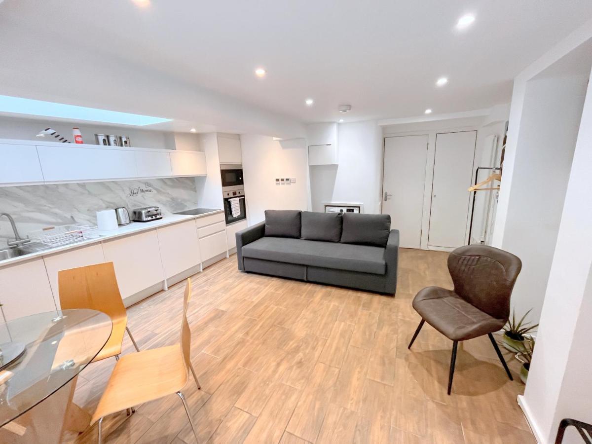 Two Bedroom Flat With Private Patio In Battersea Λονδίνο Εξωτερικό φωτογραφία
