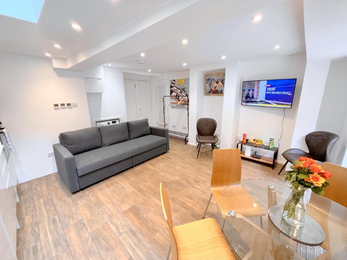 Two Bedroom Flat With Private Patio In Battersea Λονδίνο Εξωτερικό φωτογραφία