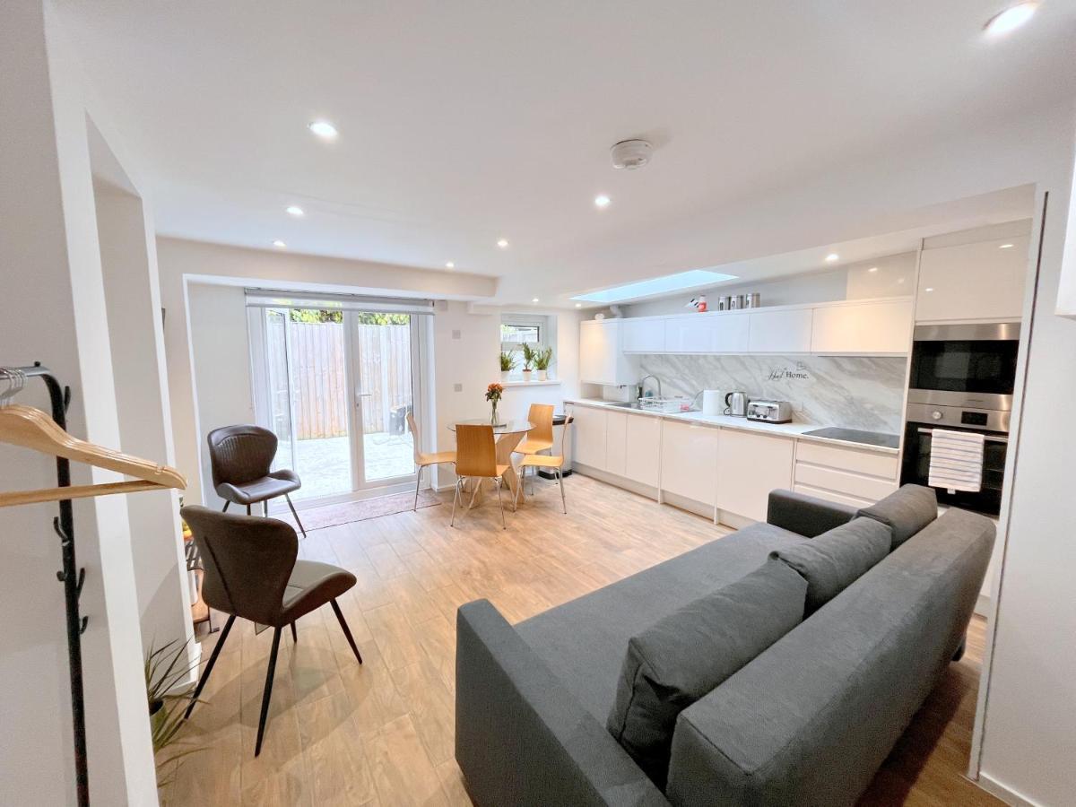 Two Bedroom Flat With Private Patio In Battersea Λονδίνο Εξωτερικό φωτογραφία
