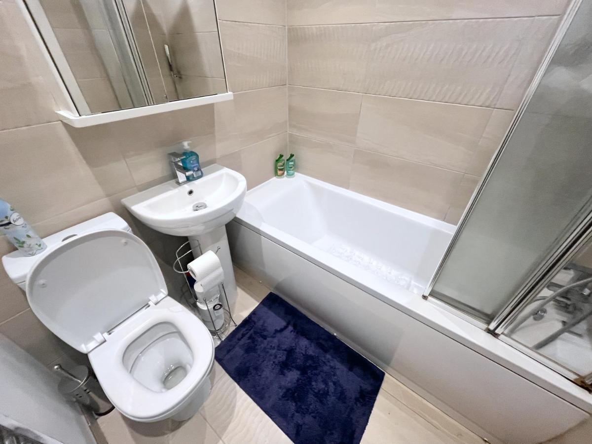 Two Bedroom Flat With Private Patio In Battersea Λονδίνο Εξωτερικό φωτογραφία