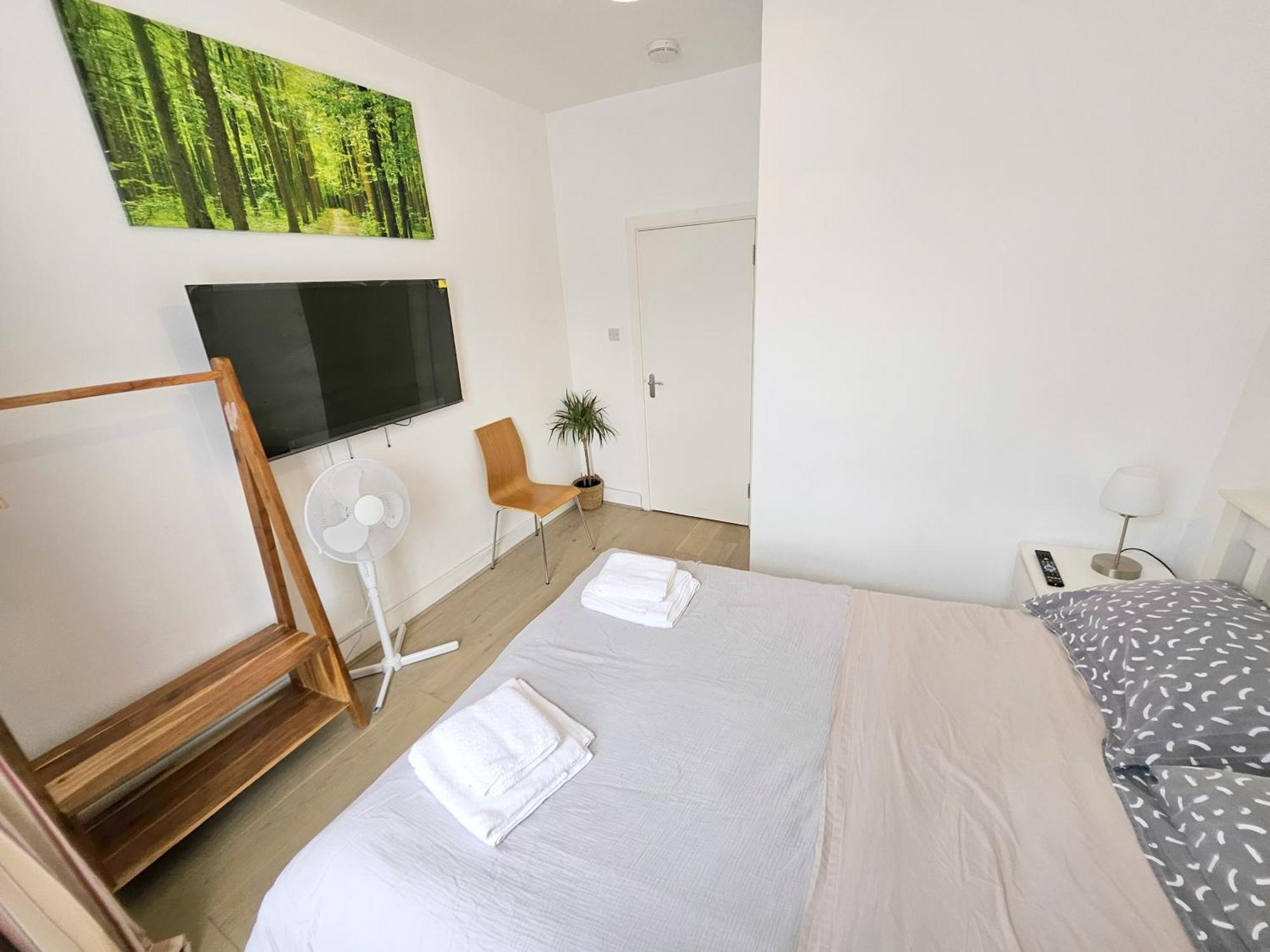 Two Bedroom Flat With Private Patio In Battersea Λονδίνο Εξωτερικό φωτογραφία