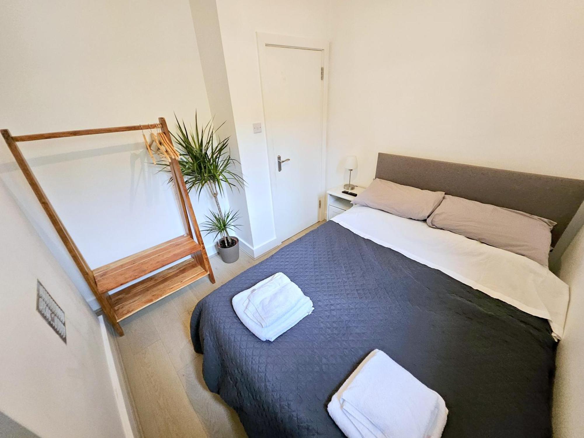 Two Bedroom Flat With Private Patio In Battersea Λονδίνο Εξωτερικό φωτογραφία